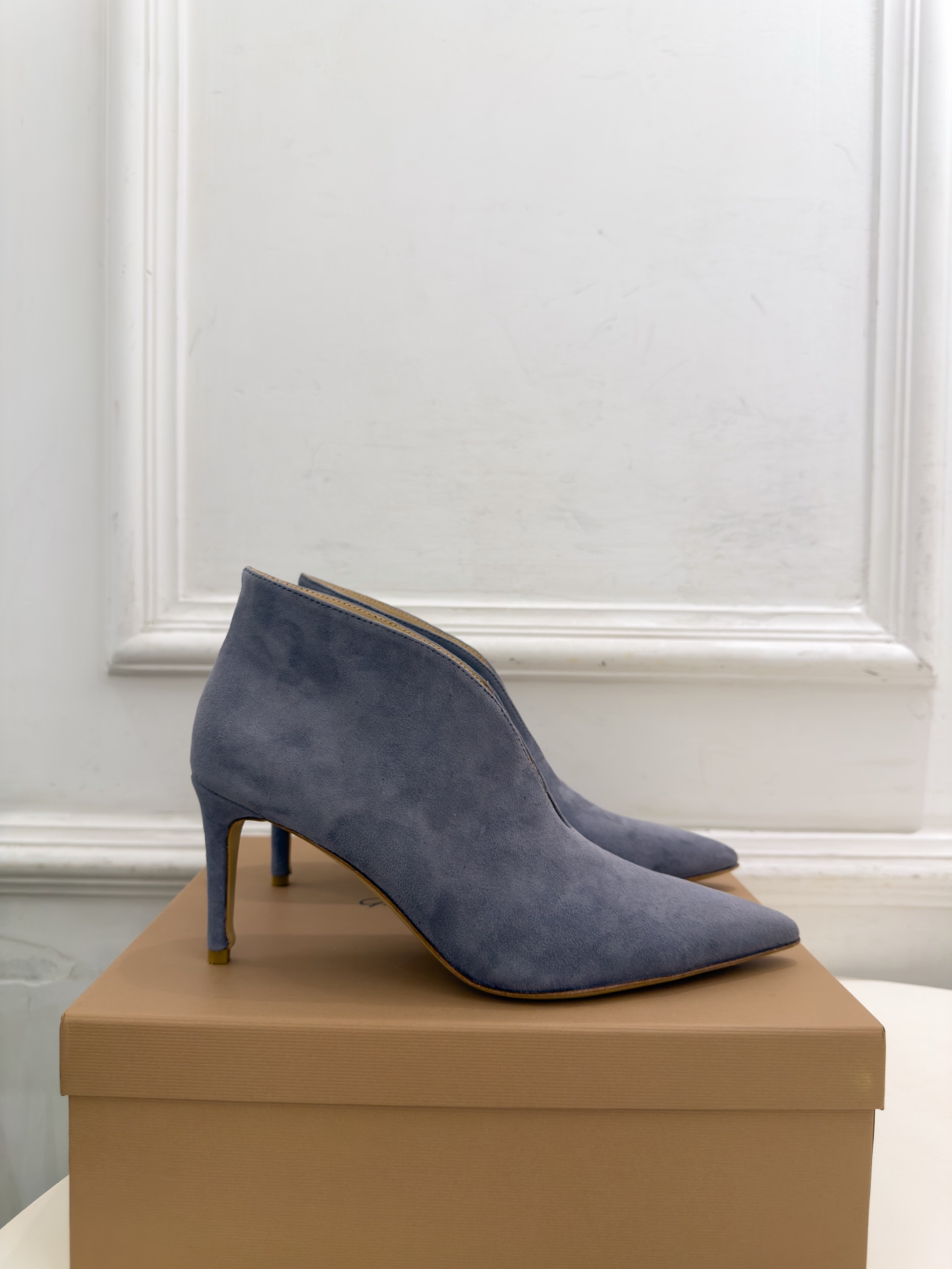 Gianvito Rossi｜吉安维托·罗西  26𝐬𝐬 2026秋冬新品 GR极简尖头V口高跟短靴 火爆上新！ 这鞋绝