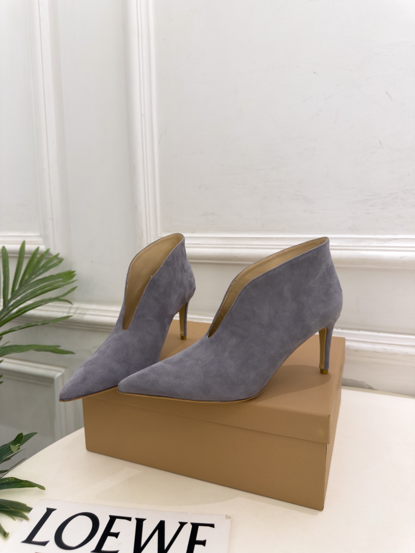 Gianvito Rossi｜吉安维托·罗西  26𝐬𝐬 2026秋冬新品 GR极简尖头V口高跟短靴 火爆上新！ 这鞋绝