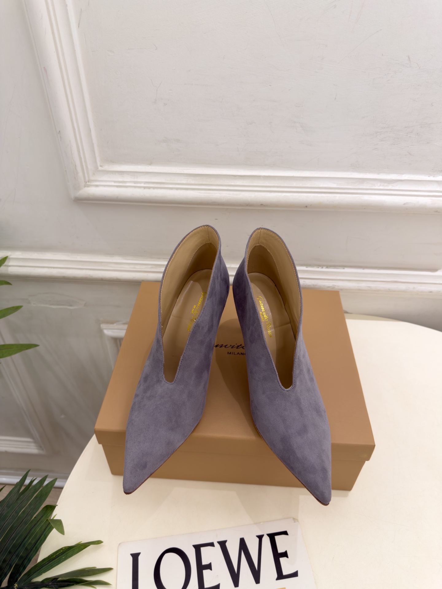 Gianvito Rossi|吉安维托·罗西 26𝐬𝐬 2026秋冬新品 GR极简尖头V口高跟短靴 火爆上新! 这鞋绝 Gianvito Rossi|吉安维托·罗西 26𝐬𝐬 2026秋冬新品 GR极简尖头V口高跟短靴 火爆上新! 这鞋绝