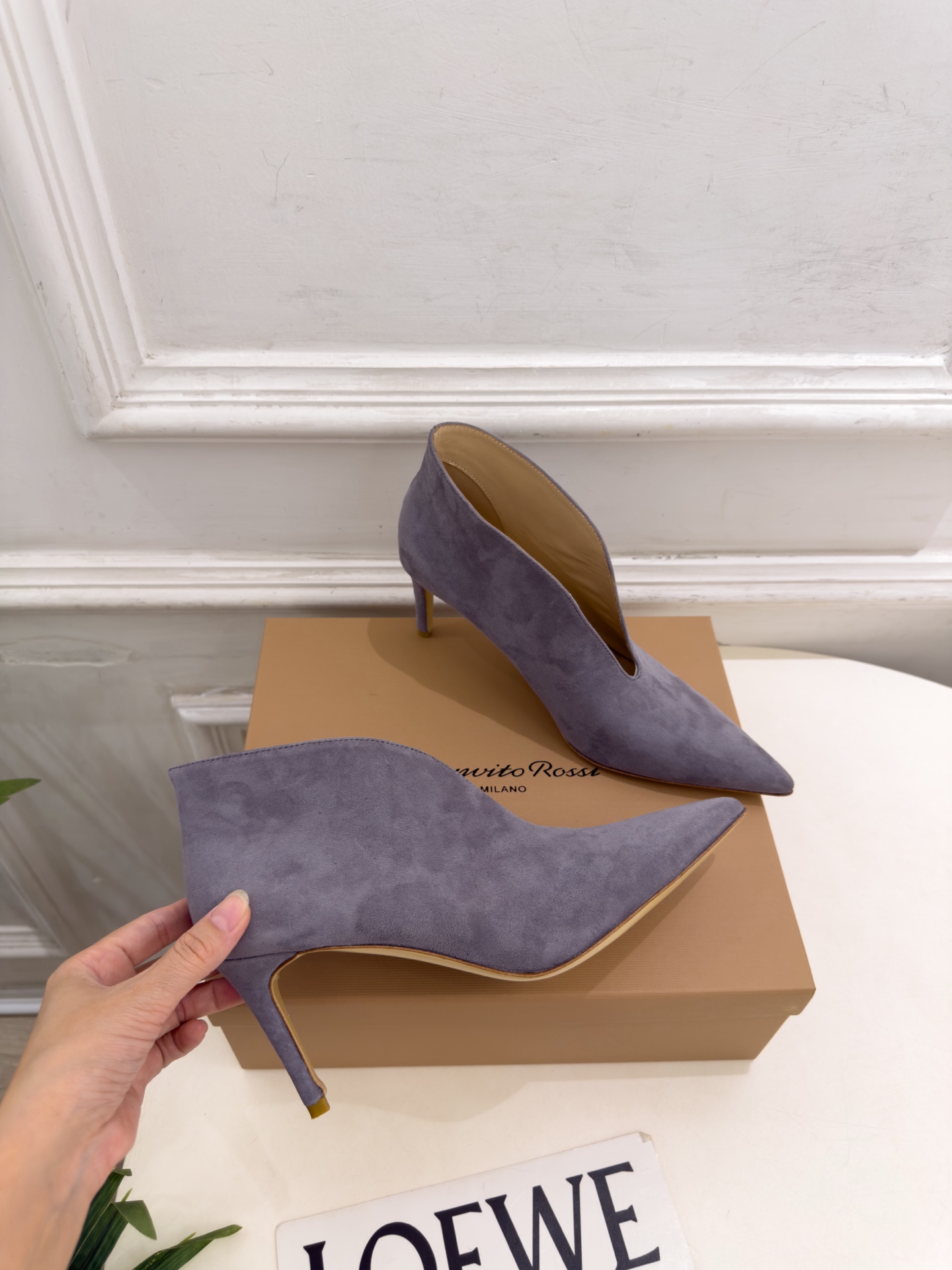 Gianvito Rossi｜吉安维托·罗西  26𝐬𝐬 2026秋冬新品 GR极简尖头V口高跟短靴 火爆上新！ 这鞋绝