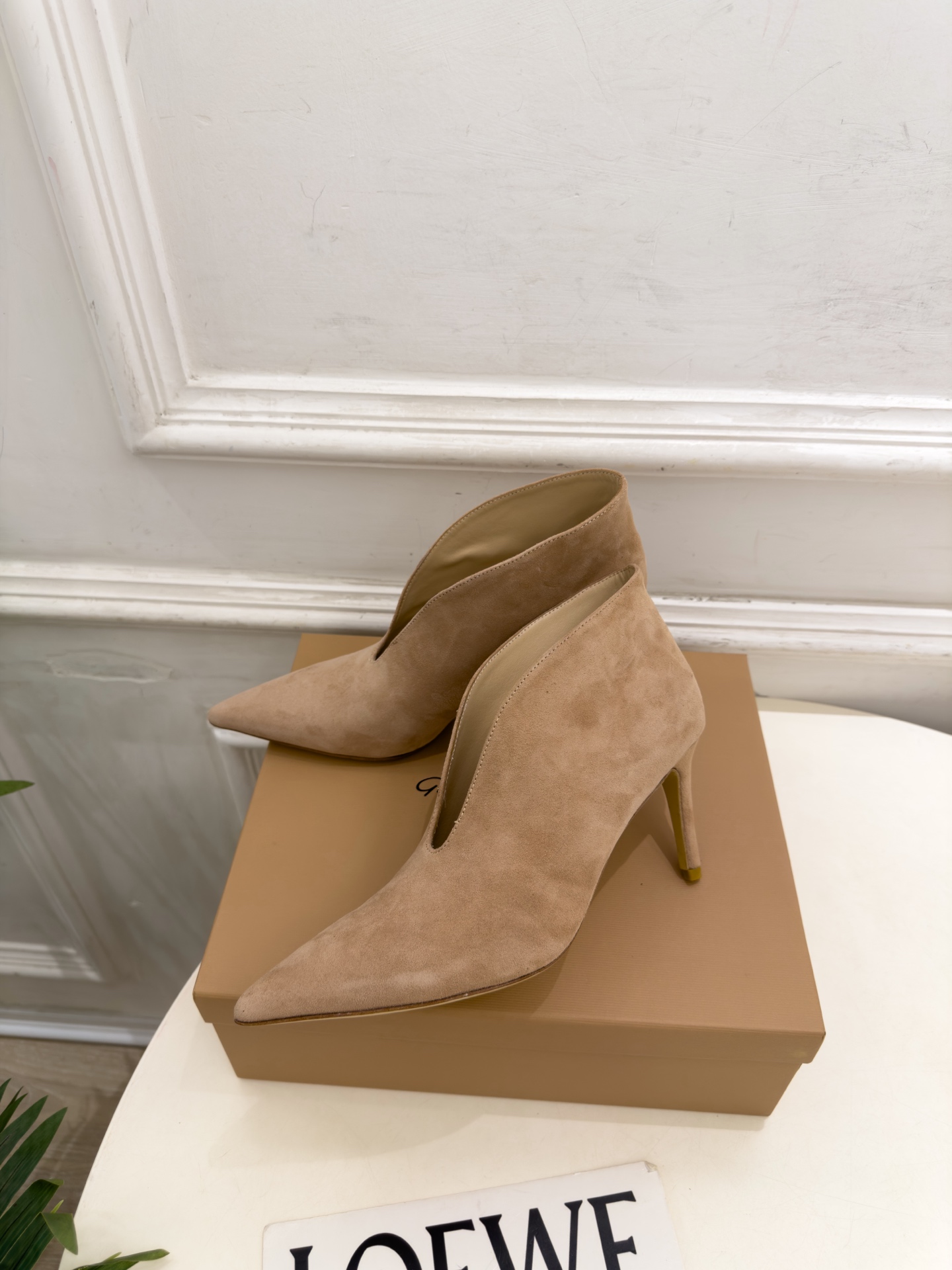 Gianvito Rossi｜吉安维托·罗西  26𝐬𝐬 2026秋冬新品 GR极简尖头V口高跟短靴 火爆上新！ 这鞋绝