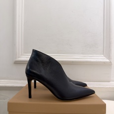 Gianvito Rossi|吉安维托·罗西 26𝐬𝐬 2026秋冬新品 GR极简尖头V口高跟短靴 火爆上新! 这鞋绝 Gianvito Rossi|吉安维托·罗西 26𝐬𝐬 2026秋冬新品 GR极简尖头V口高跟短靴 火爆上新! 这鞋绝