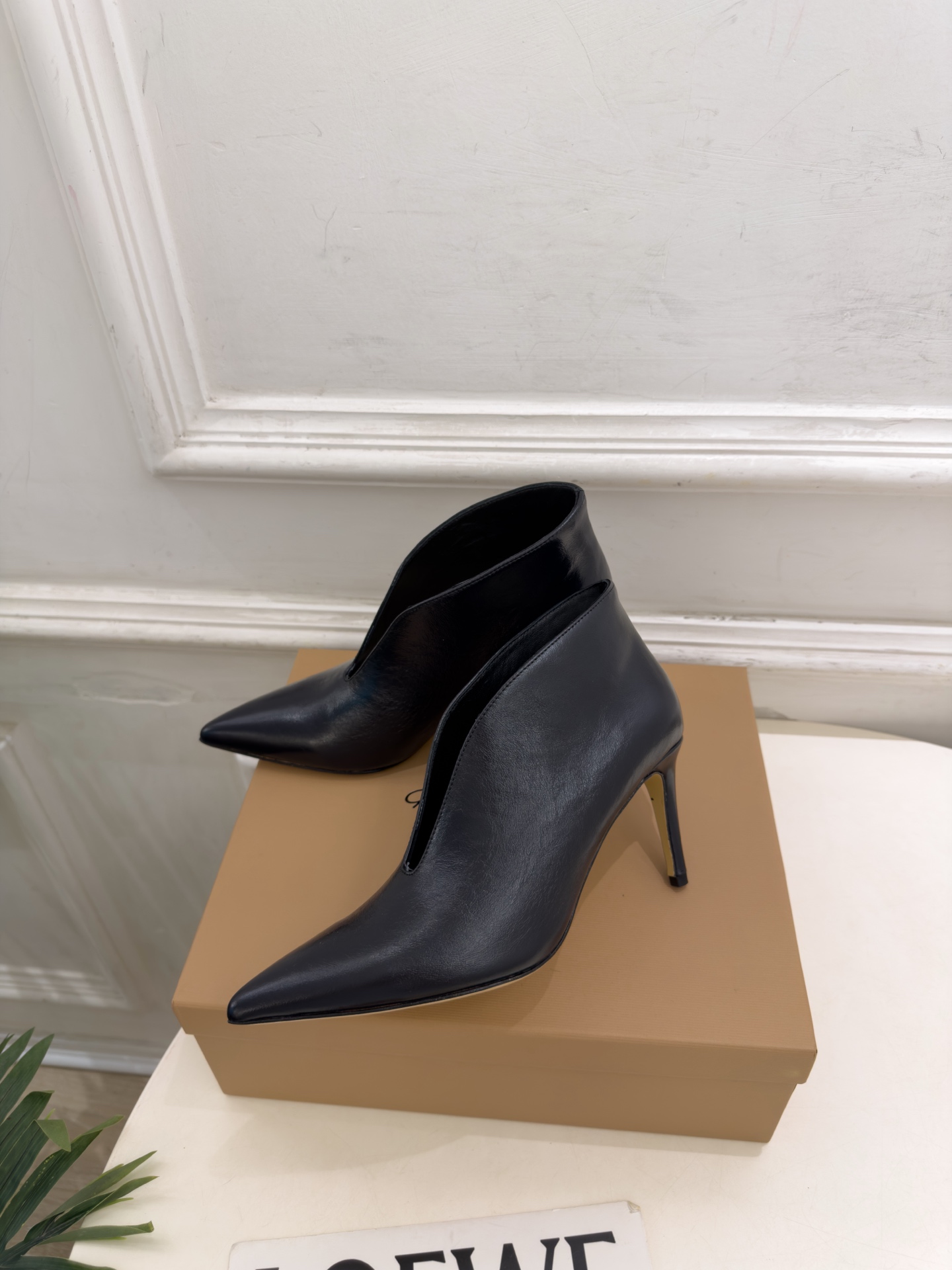 Gianvito Rossi|吉安维托·罗西 26𝐬𝐬 2026秋冬新品 GR极简尖头V口高跟短靴 火爆上新! 这鞋绝 Gianvito Rossi|吉安维托·罗西 26𝐬𝐬 2026秋冬新品 GR极简尖头V口高跟短靴 火爆上新! 这鞋绝