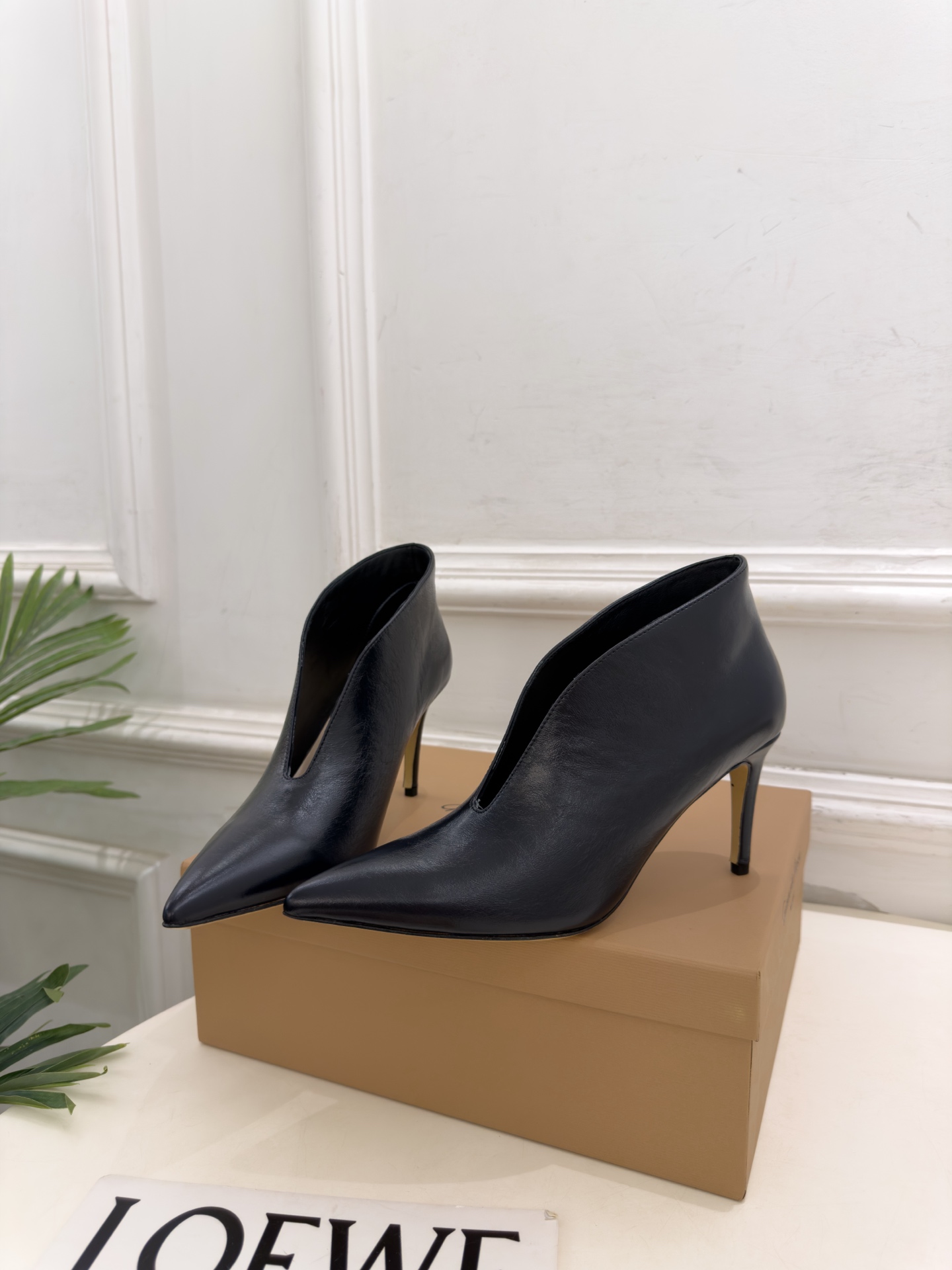 Gianvito Rossi|吉安维托·罗西 26𝐬𝐬 2026秋冬新品 GR极简尖头V口高跟短靴 火爆上新! 这鞋绝 Gianvito Rossi|吉安维托·罗西 26𝐬𝐬 2026秋冬新品 GR极简尖头V口高跟短靴 火爆上新! 这鞋绝