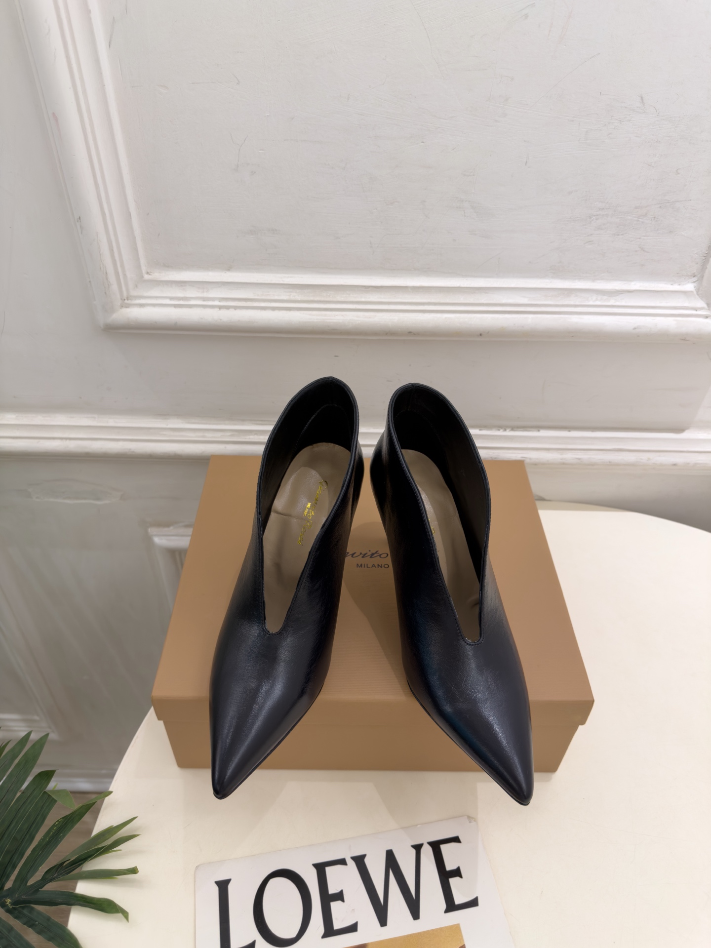 Gianvito Rossi|吉安维托·罗西 26𝐬𝐬 2026秋冬新品 GR极简尖头V口高跟短靴 火爆上新! 这鞋绝 Gianvito Rossi|吉安维托·罗西 26𝐬𝐬 2026秋冬新品 GR极简尖头V口高跟短靴 火爆上新! 这鞋绝
