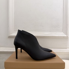 Gianvito Rossi|吉安维托·罗西 26𝐬𝐬 2026秋冬新品 GR极简尖头V口高跟短靴 火爆上新! 这鞋绝 Gianvito Rossi|吉安维托·罗西 26𝐬𝐬 2026秋冬新品 GR极简尖头V口高跟短靴 火爆上新! 这鞋绝