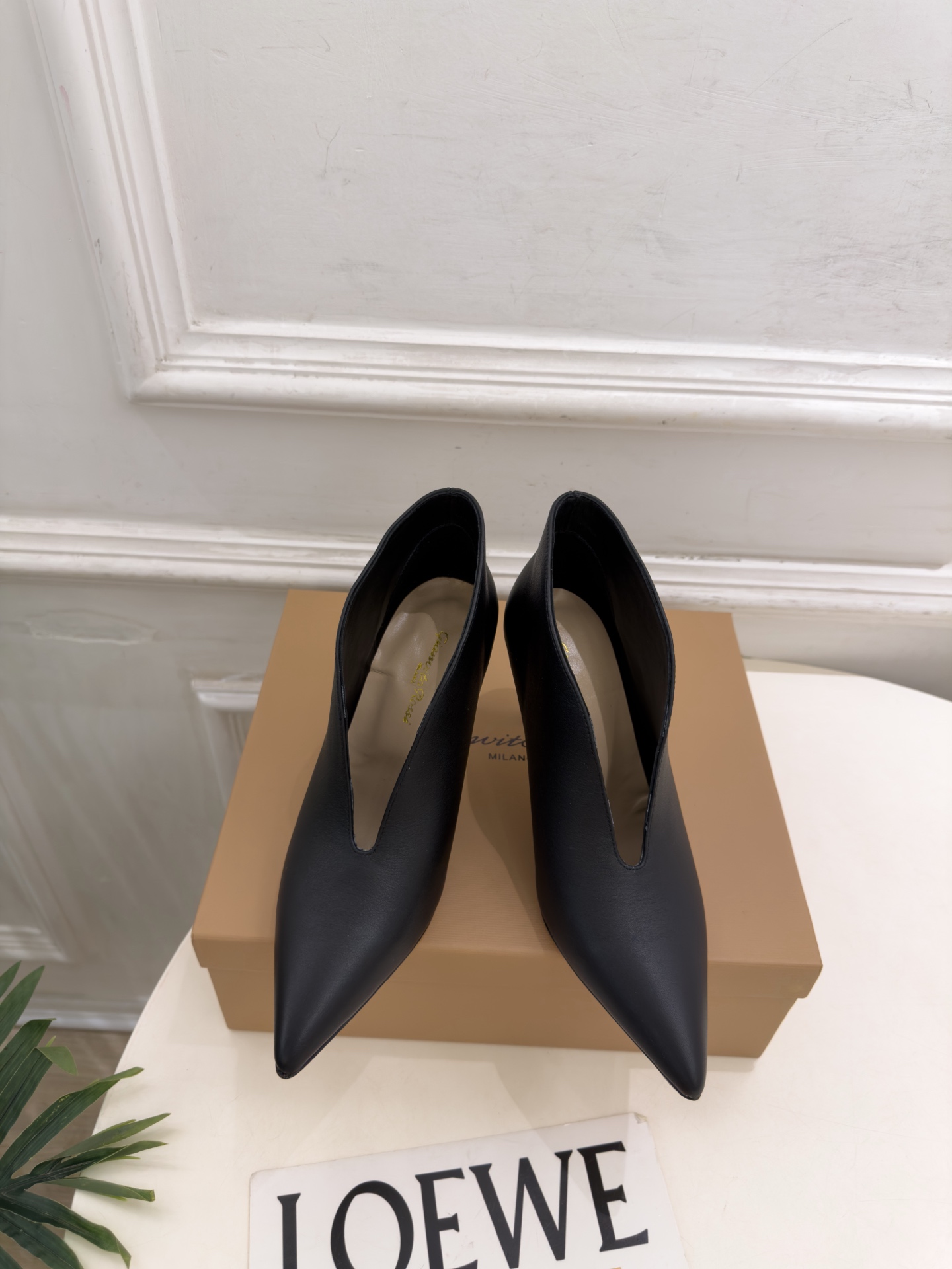 Gianvito Rossi|吉安维托·罗西 26𝐬𝐬 2026秋冬新品 GR极简尖头V口高跟短靴 火爆上新! 这鞋绝 Gianvito Rossi|吉安维托·罗西 26𝐬𝐬 2026秋冬新品 GR极简尖头V口高跟短靴 火爆上新! 这鞋绝