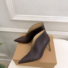 Gianvito Rossi|吉安维托·罗西 26𝐬𝐬 2026秋冬新品 GR极简尖头V口高跟短靴 火爆上新! 这鞋绝 Gianvito Rossi|吉安维托·罗西 26𝐬𝐬 2026秋冬新品 GR极简尖头V口高跟短靴 火爆上新! 这鞋绝