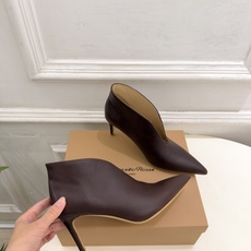 Gianvito Rossi|吉安维托·罗西 26𝐬𝐬 2026秋冬新品 GR极简尖头V口高跟短靴 火爆上新! 这鞋绝 Gianvito Rossi|吉安维托·罗西 26𝐬𝐬 2026秋冬新品 GR极简尖头V口高跟短靴 火爆上新! 这鞋绝