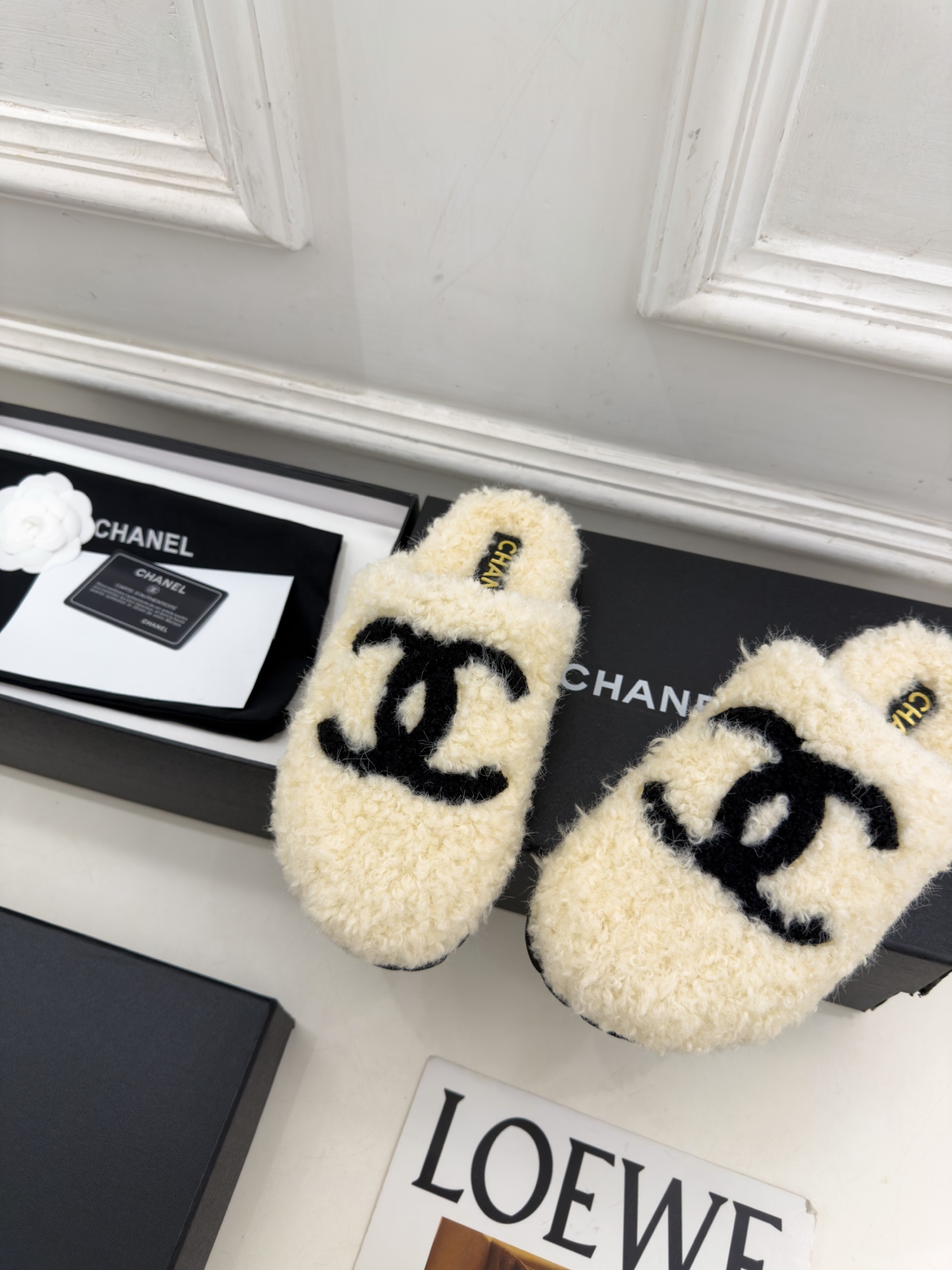 𝐂𝐇𝐀𝐍𝐄𝐋  | 小香  26𝐬𝐬  🦋2026 秋冬新品 专柜经典走秀款 小香经典大双C包头穆勒毛拖 系列上新〰 🍬
