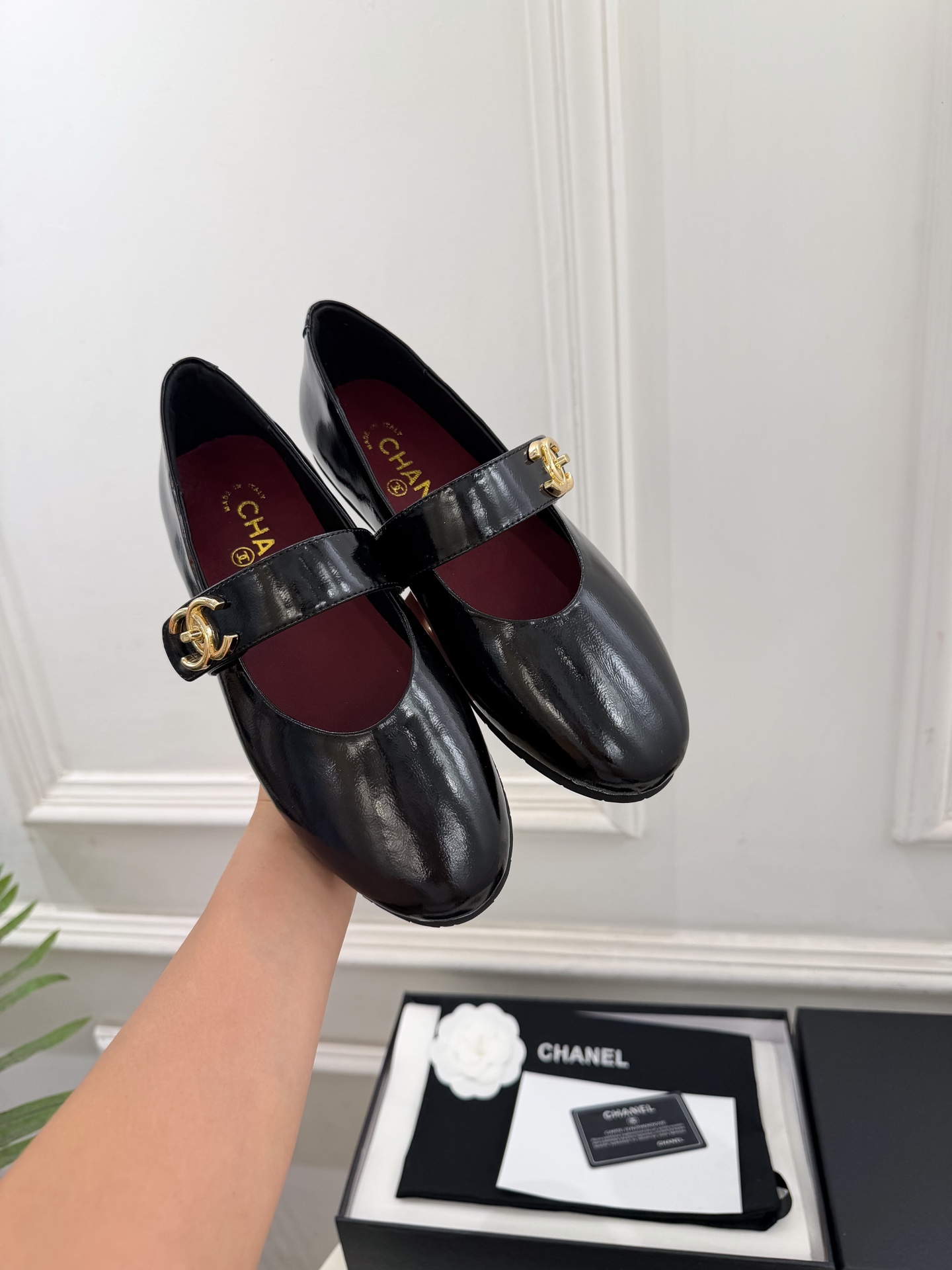 𝐂𝐇𝐀𝐍𝐄𝐋  | 小香  26𝐬𝐬  🦋2026 秋冬新品 专柜经典走秀款 小香经典双C书包扣平底玛丽珍鞋 系列上新〰