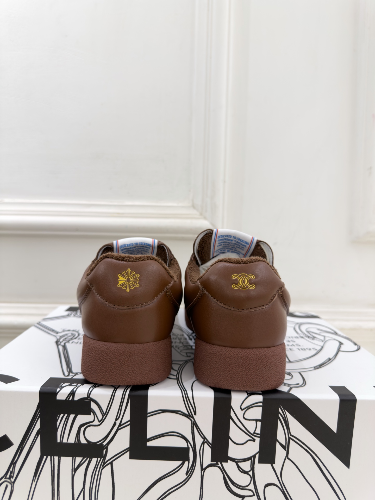 CELINE | 赛琳 26𝐬𝐬 💛2026秋冬新品 赛琳联名款复古休闲运动鞋 上新! 🔜BS 这一季的赛琳真的是 CELINE | 赛琳 26𝐬𝐬 💛2026秋冬新品 赛琳联名款复古休闲运动鞋 上新! 🔜BS 这一季的赛琳真的是