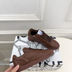 CELINE | 赛琳 26𝐬𝐬 💛2026秋冬新品 赛琳联名款复古休闲运动鞋 上新! 🔜BS 这一季的赛琳真的是 CELINE | 赛琳 26𝐬𝐬 💛2026秋冬新品 赛琳联名款复古休闲运动鞋 上新! 🔜BS 这一季的赛琳真的是