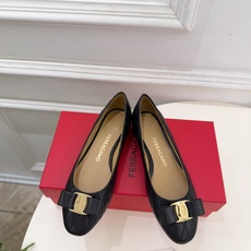 Ferragamo|菲拉格慕26𝐬𝐬 2026秋冬新品菱格蝴蝶结平底芭蕾鞋 火爆上新! 这鞋绝对是黑马选手 颜值超高 Ferragamo|菲拉格慕26𝐬𝐬 2026秋冬新品菱格蝴蝶结平底芭蕾鞋 火爆上新! 这鞋绝对是黑马选手 颜值超高