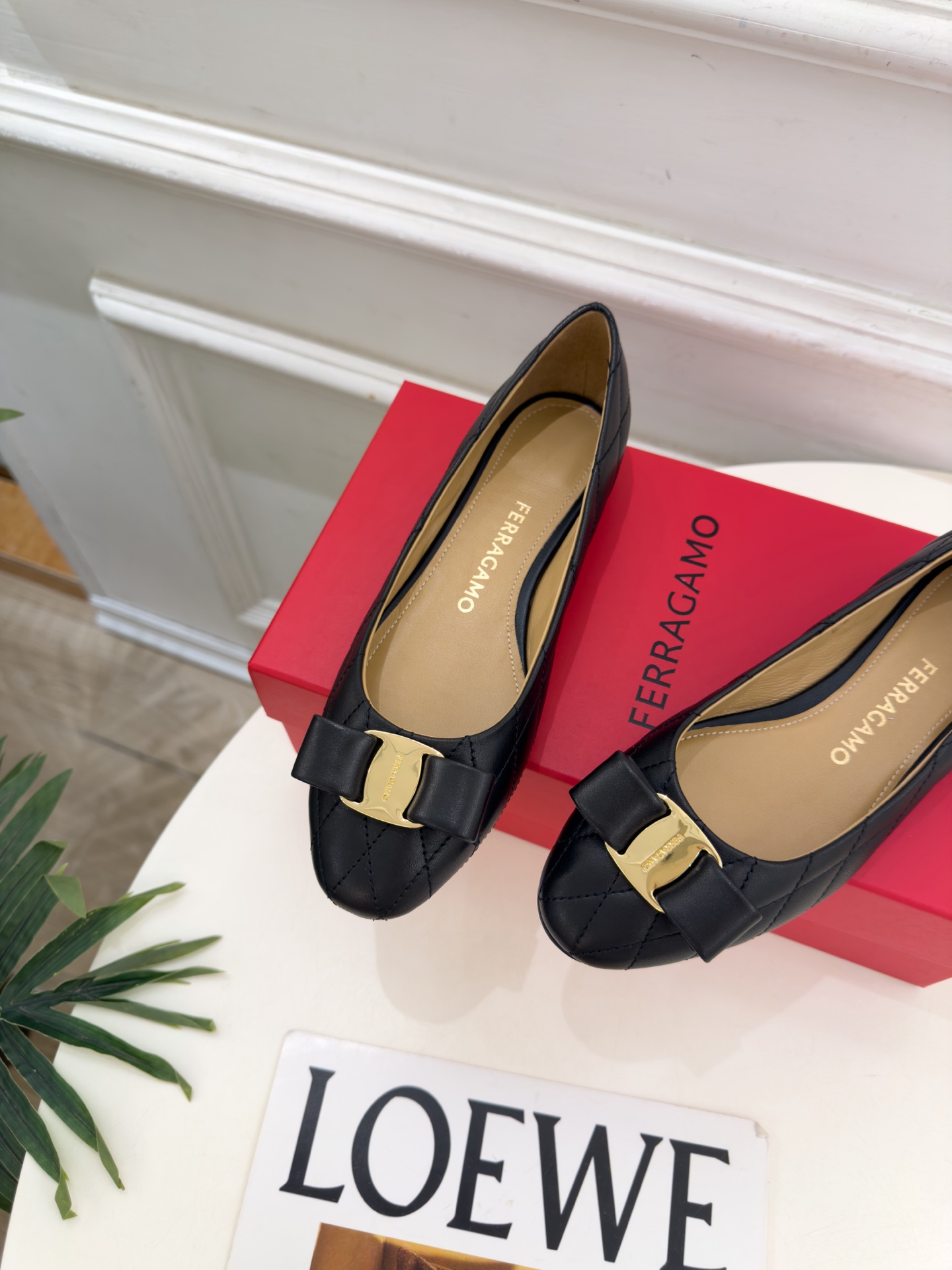 Ferragamo｜菲拉格慕26𝐬𝐬 2026秋冬新品菱格蝴蝶结平底芭蕾鞋 火爆上新！   这鞋绝对是黑马选手 颜值超高