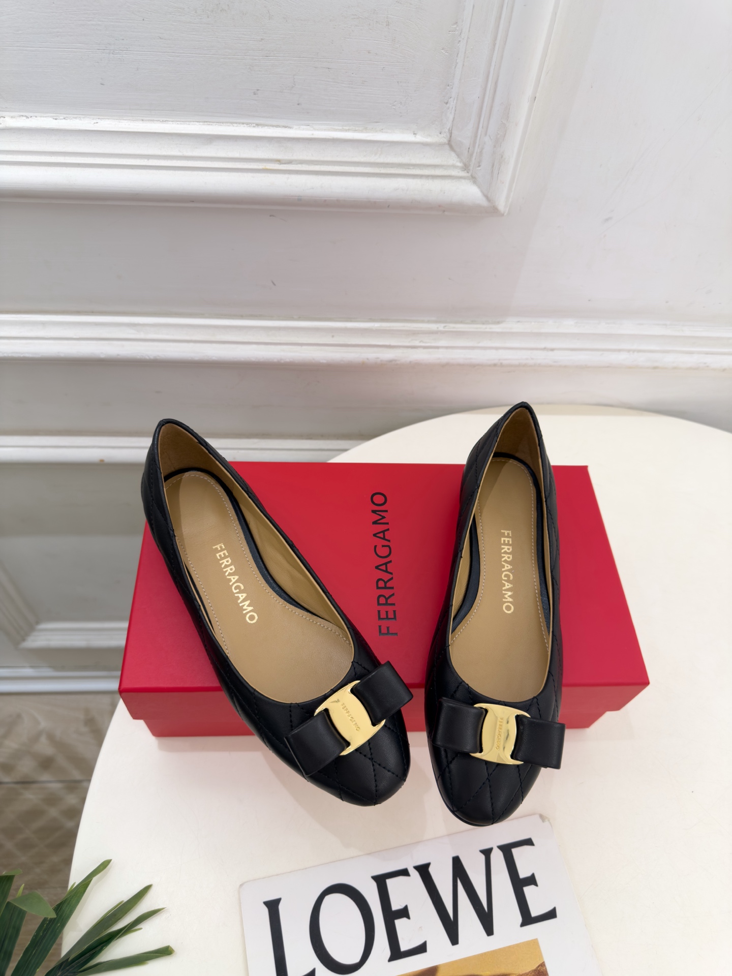 Ferragamo｜菲拉格慕26𝐬𝐬 2026秋冬新品菱格蝴蝶结平底芭蕾鞋 火爆上新！   这鞋绝对是黑马选手 颜值超高