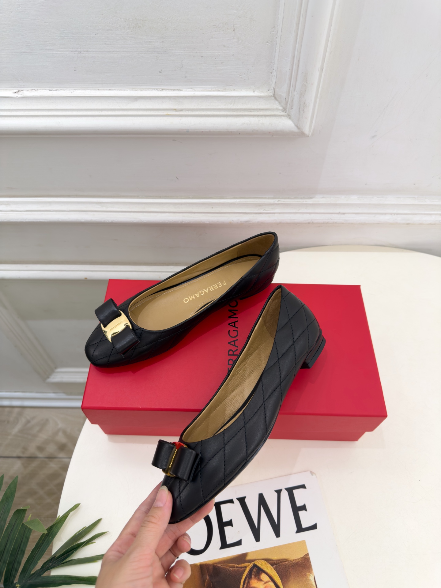 Ferragamo｜菲拉格慕26𝐬𝐬 2026秋冬新品菱格蝴蝶结平底芭蕾鞋 火爆上新！   这鞋绝对是黑马选手 颜值超高