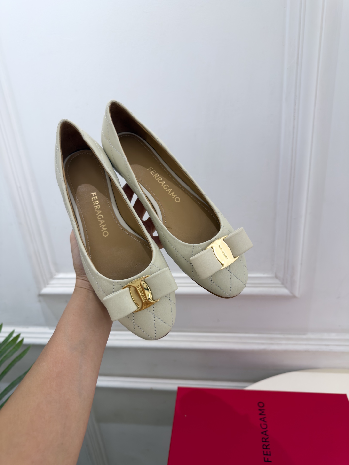 Ferragamo｜菲拉格慕26𝐬𝐬 2026秋冬新品菱格蝴蝶结平底芭蕾鞋 火爆上新！   这鞋绝对是黑马选手 颜值超高