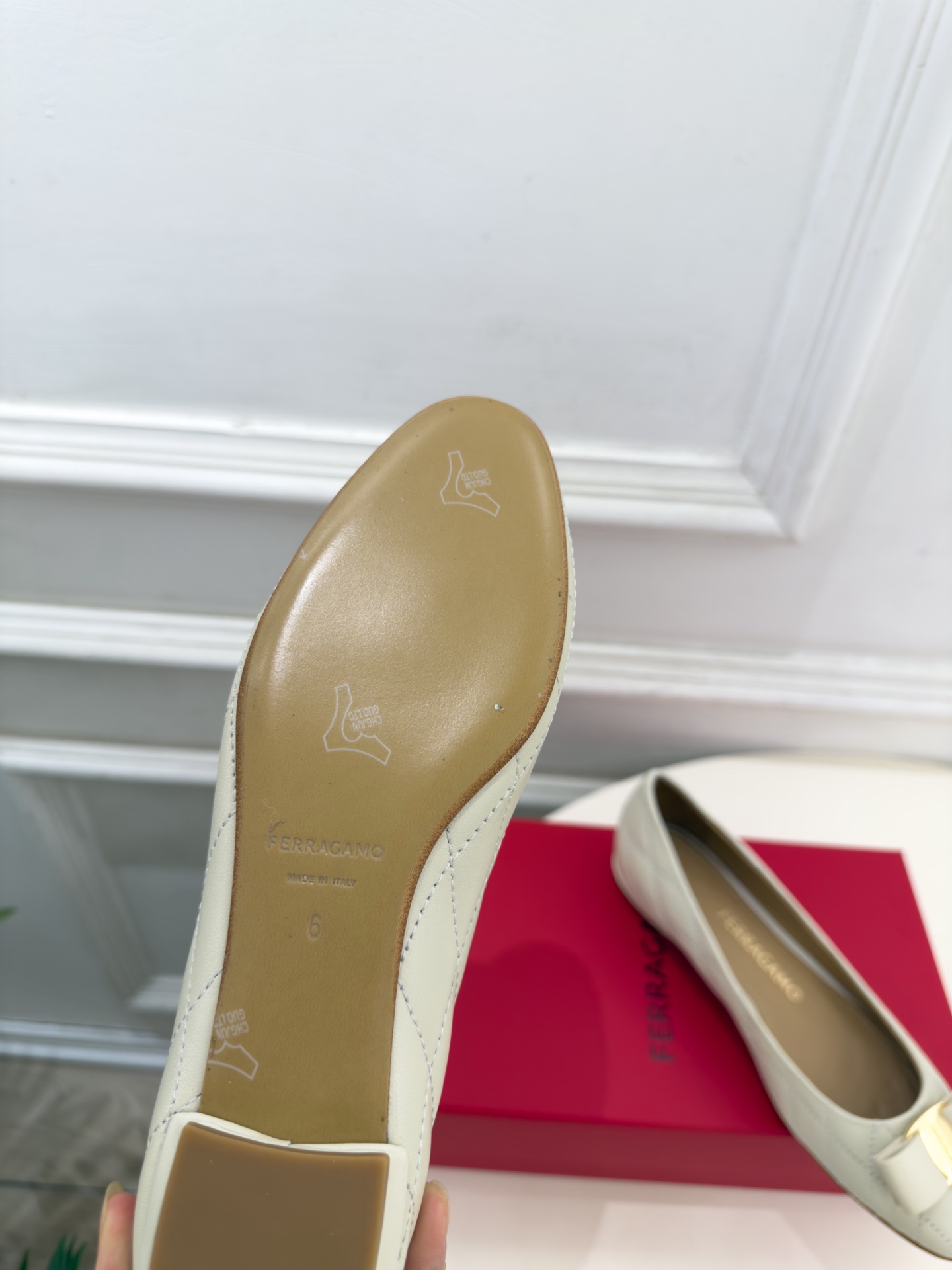 Ferragamo｜菲拉格慕26𝐬𝐬 2026秋冬新品菱格蝴蝶结平底芭蕾鞋 火爆上新！   这鞋绝对是黑马选手 颜值超高