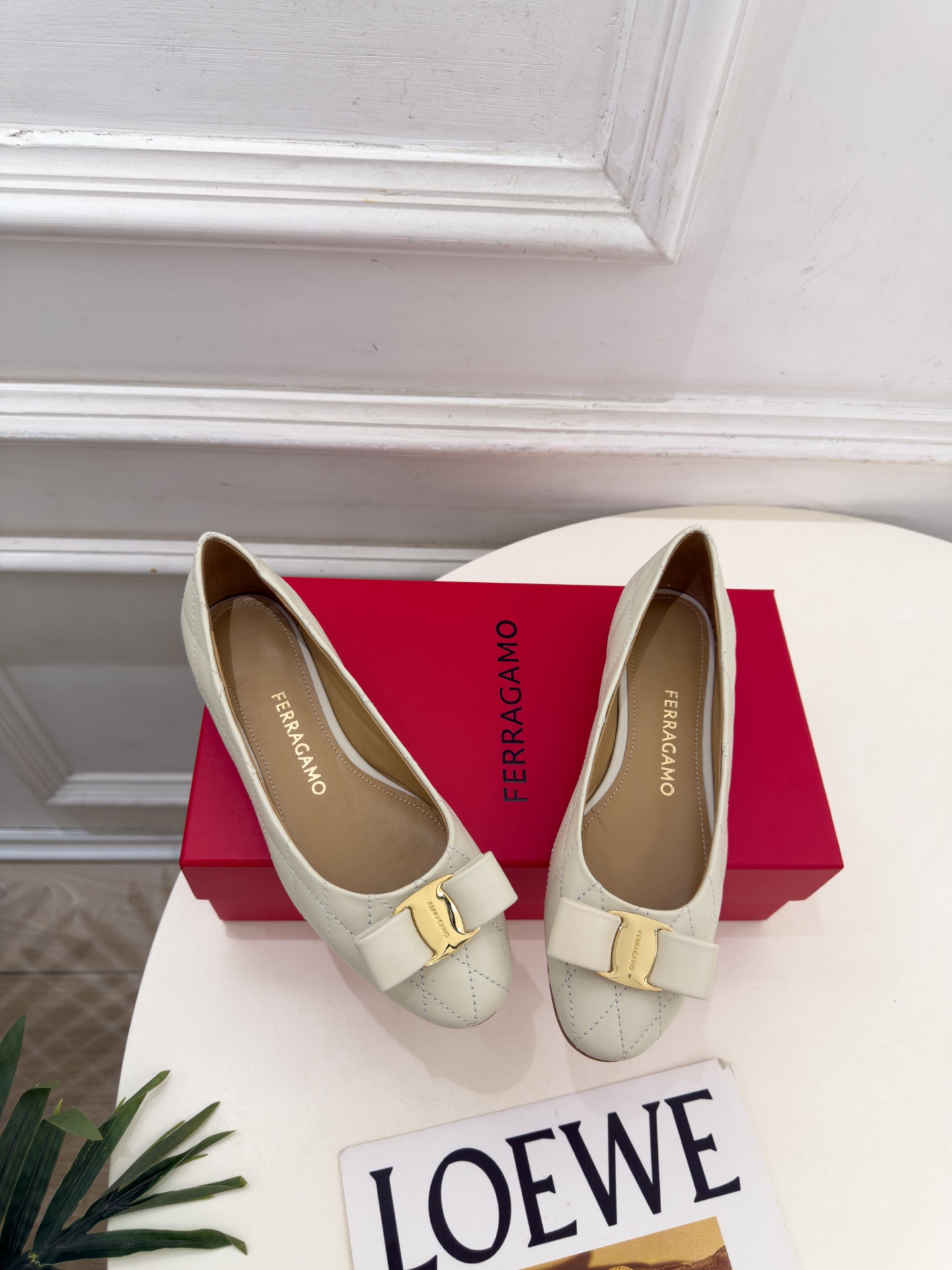 Ferragamo｜菲拉格慕26𝐬𝐬 2026秋冬新品菱格蝴蝶结平底芭蕾鞋 火爆上新！   这鞋绝对是黑马选手 颜值超高