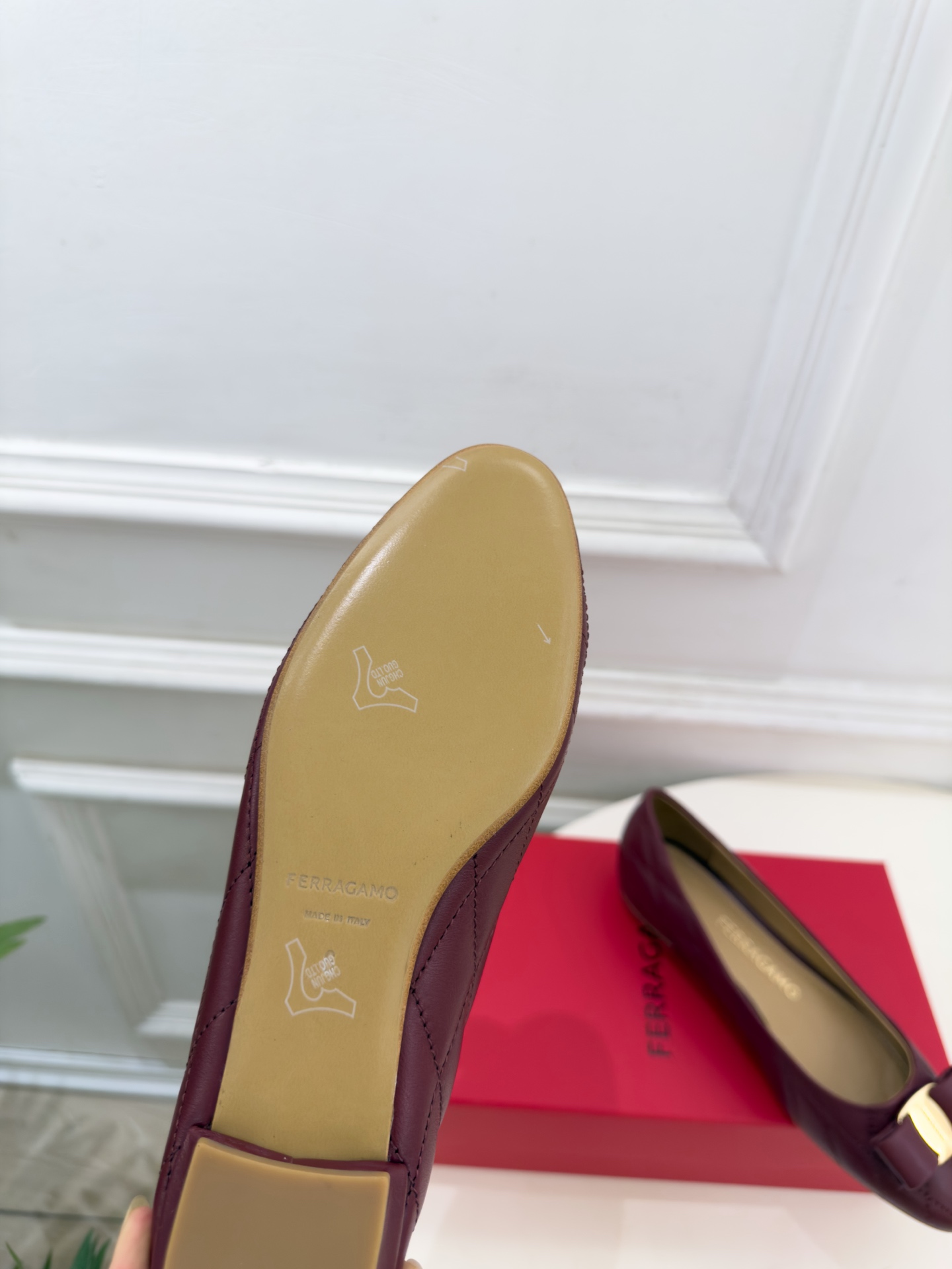 Ferragamo｜菲拉格慕26𝐬𝐬 2026秋冬新品菱格蝴蝶结平底芭蕾鞋 火爆上新！   这鞋绝对是黑马选手 颜值超高