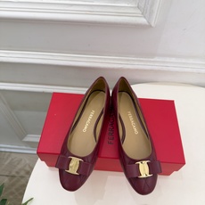 Ferragamo|菲拉格慕26𝐬𝐬 2026秋冬新品菱格蝴蝶结平底芭蕾鞋 火爆上新! 这鞋绝对是黑马选手 颜值超高 Ferragamo|菲拉格慕26𝐬𝐬 2026秋冬新品菱格蝴蝶结平底芭蕾鞋 火爆上新! 这鞋绝对是黑马选手 颜值超高