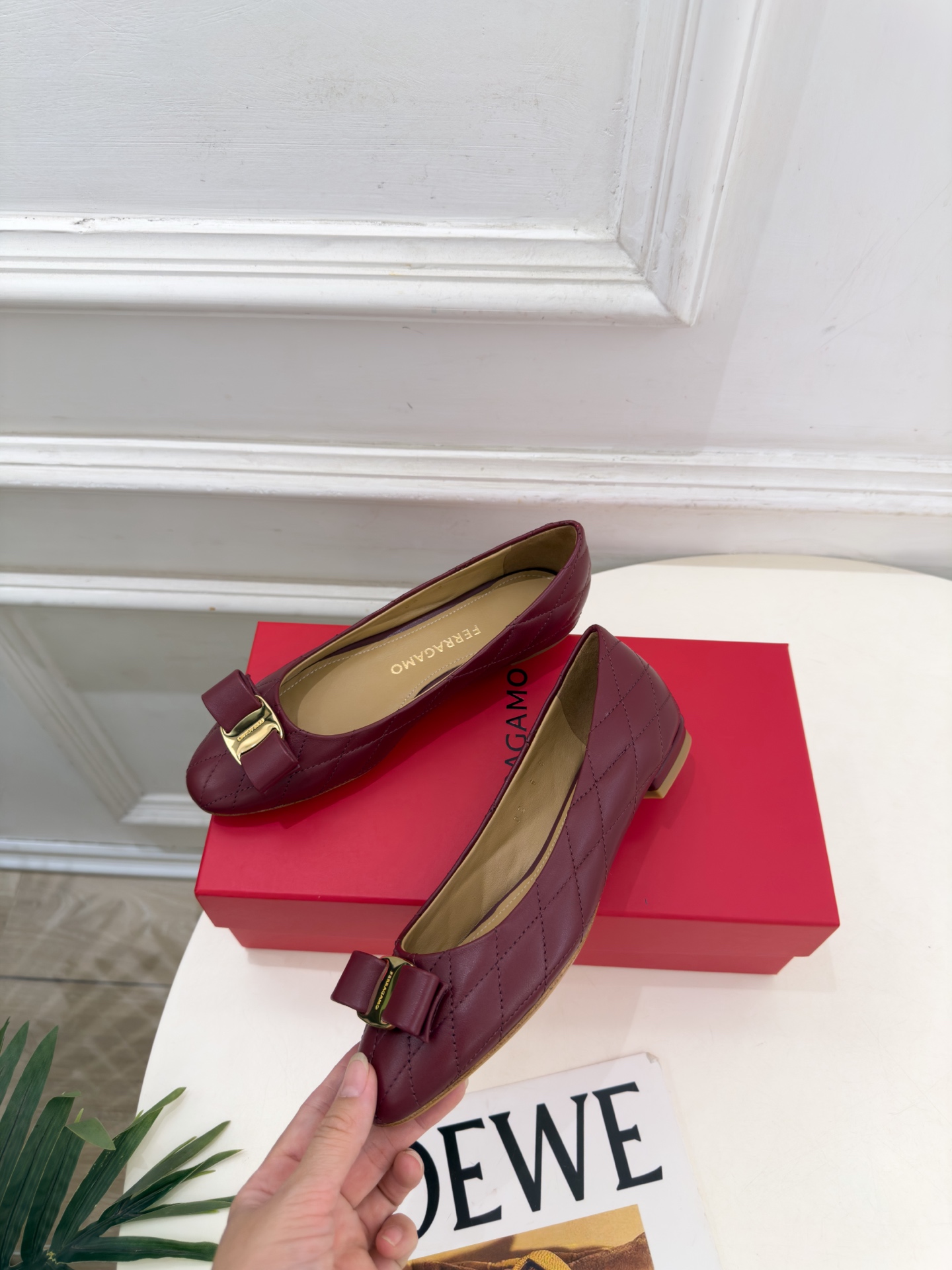 Ferragamo｜菲拉格慕26𝐬𝐬 2026秋冬新品菱格蝴蝶结平底芭蕾鞋 火爆上新！   这鞋绝对是黑马选手 颜值超高