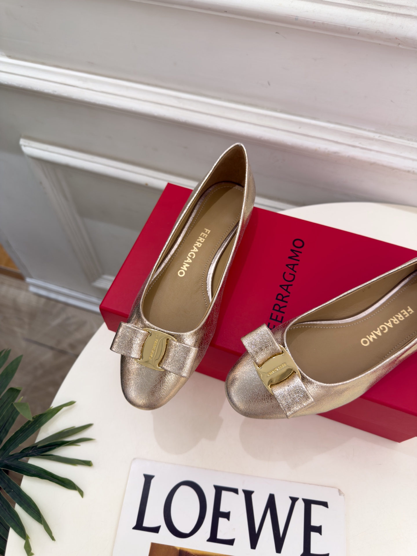 Ferragamo｜菲拉格慕26𝐬𝐬 2026秋冬新品菱格蝴蝶结平底芭蕾鞋 火爆上新！   这鞋绝对是黑马选手 颜值超高