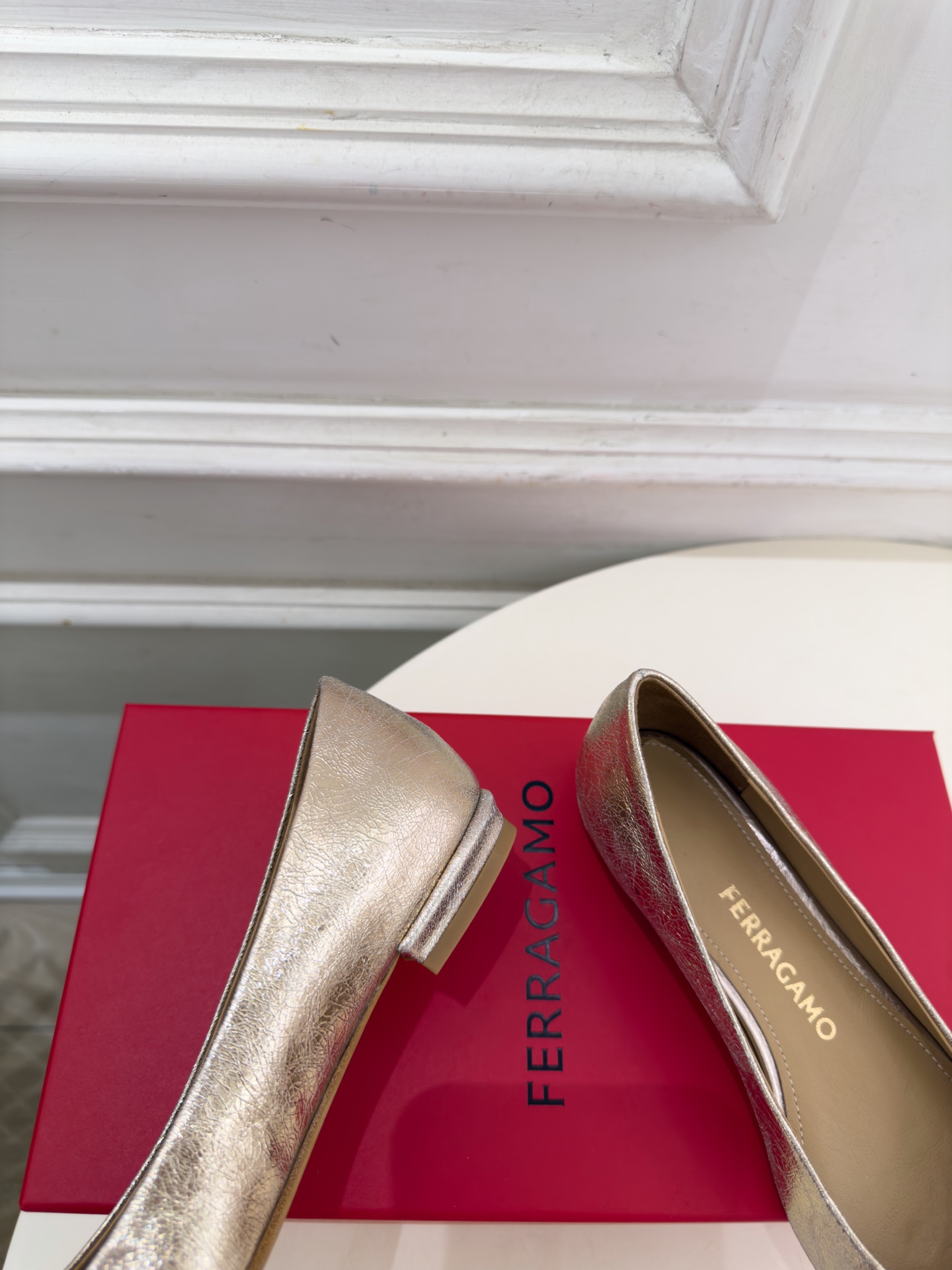 Ferragamo｜菲拉格慕26𝐬𝐬 2026秋冬新品菱格蝴蝶结平底芭蕾鞋 火爆上新！   这鞋绝对是黑马选手 颜值超高