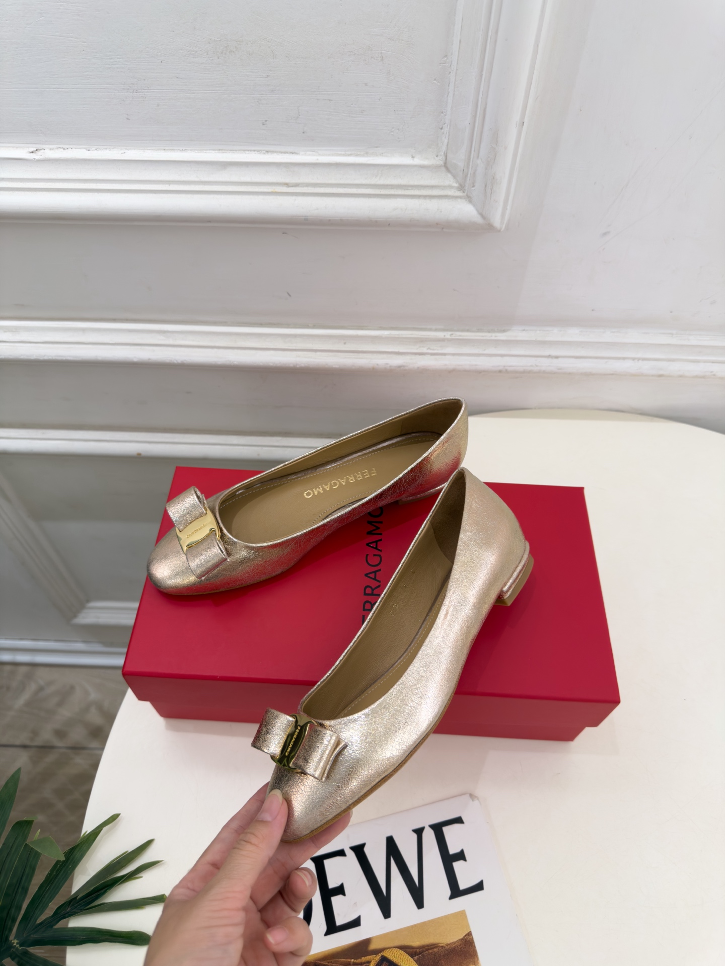 Ferragamo｜菲拉格慕26𝐬𝐬 2026秋冬新品菱格蝴蝶结平底芭蕾鞋 火爆上新！   这鞋绝对是黑马选手 颜值超高