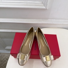Ferragamo|菲拉格慕26𝐬𝐬 2026秋冬新品菱格蝴蝶结平底芭蕾鞋 火爆上新! 这鞋绝对是黑马选手 颜值超高 Ferragamo|菲拉格慕26𝐬𝐬 2026秋冬新品菱格蝴蝶结平底芭蕾鞋 火爆上新! 这鞋绝对是黑马选手 颜值超高