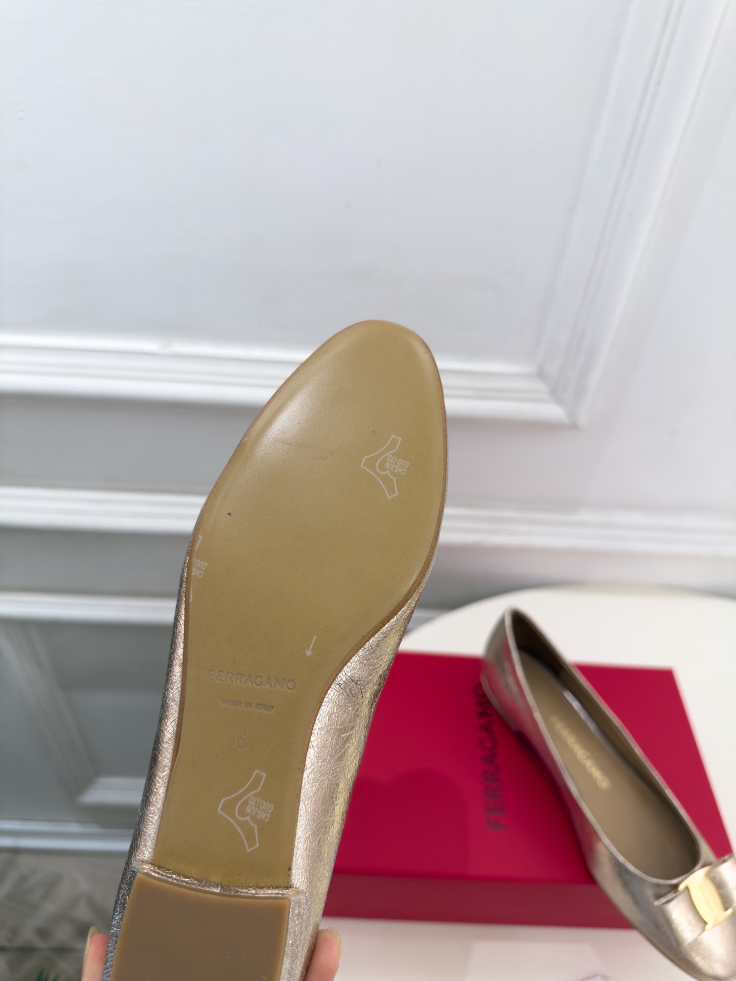 Ferragamo｜菲拉格慕26𝐬𝐬 2026秋冬新品菱格蝴蝶结平底芭蕾鞋 火爆上新！   这鞋绝对是黑马选手 颜值超高