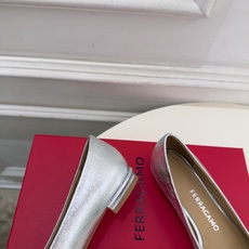 Ferragamo|菲拉格慕26𝐬𝐬 2026秋冬新品菱格蝴蝶结平底芭蕾鞋 火爆上新! 这鞋绝对是黑马选手 颜值超高 Ferragamo|菲拉格慕26𝐬𝐬 2026秋冬新品菱格蝴蝶结平底芭蕾鞋 火爆上新! 这鞋绝对是黑马选手 颜值超高
