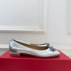 Ferragamo|菲拉格慕26𝐬𝐬 2026秋冬新品菱格蝴蝶结平底芭蕾鞋 火爆上新! 这鞋绝对是黑马选手 颜值超高 Ferragamo|菲拉格慕26𝐬𝐬 2026秋冬新品菱格蝴蝶结平底芭蕾鞋 火爆上新! 这鞋绝对是黑马选手 颜值超高