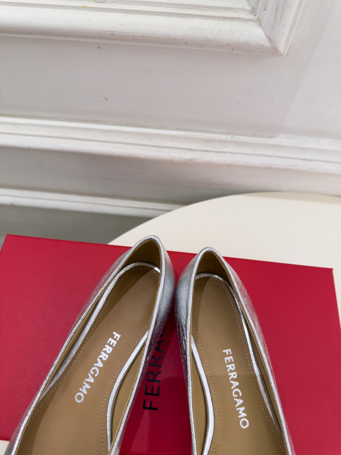 Ferragamo|菲拉格慕26𝐬𝐬 2026秋冬新品菱格蝴蝶结平底芭蕾鞋 火爆上新! 这鞋绝对是黑马选手 颜值超高 Ferragamo|菲拉格慕26𝐬𝐬 2026秋冬新品菱格蝴蝶结平底芭蕾鞋 火爆上新! 这鞋绝对是黑马选手 颜值超高