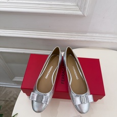 Ferragamo|菲拉格慕26𝐬𝐬 2026秋冬新品菱格蝴蝶结平底芭蕾鞋 火爆上新! 这鞋绝对是黑马选手 颜值超高 Ferragamo|菲拉格慕26𝐬𝐬 2026秋冬新品菱格蝴蝶结平底芭蕾鞋 火爆上新! 这鞋绝对是黑马选手 颜值超高