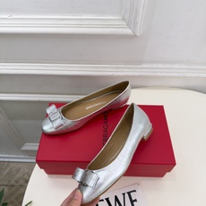 Ferragamo|菲拉格慕26𝐬𝐬 2026秋冬新品菱格蝴蝶结平底芭蕾鞋 火爆上新! 这鞋绝对是黑马选手 颜值超高 Ferragamo|菲拉格慕26𝐬𝐬 2026秋冬新品菱格蝴蝶结平底芭蕾鞋 火爆上新! 这鞋绝对是黑马选手 颜值超高