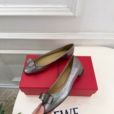Ferragamo|菲拉格慕26𝐬𝐬 2026秋冬新品菱格蝴蝶结平底芭蕾鞋 火爆上新! 这鞋绝对是黑马选手 颜值超高 Ferragamo|菲拉格慕26𝐬𝐬 2026秋冬新品菱格蝴蝶结平底芭蕾鞋 火爆上新! 这鞋绝对是黑马选手 颜值超高