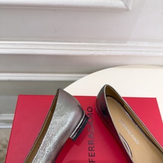 Ferragamo|菲拉格慕26𝐬𝐬 2026秋冬新品菱格蝴蝶结平底芭蕾鞋 火爆上新! 这鞋绝对是黑马选手 颜值超高 Ferragamo|菲拉格慕26𝐬𝐬 2026秋冬新品菱格蝴蝶结平底芭蕾鞋 火爆上新! 这鞋绝对是黑马选手 颜值超高