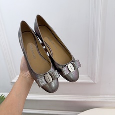 Ferragamo|菲拉格慕26𝐬𝐬 2026秋冬新品菱格蝴蝶结平底芭蕾鞋 火爆上新! 这鞋绝对是黑马选手 颜值超高 Ferragamo|菲拉格慕26𝐬𝐬 2026秋冬新品菱格蝴蝶结平底芭蕾鞋 火爆上新! 这鞋绝对是黑马选手 颜值超高