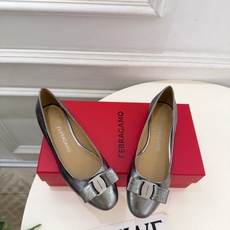 Ferragamo|菲拉格慕26𝐬𝐬 2026秋冬新品菱格蝴蝶结平底芭蕾鞋 火爆上新! 这鞋绝对是黑马选手 颜值超高 Ferragamo|菲拉格慕26𝐬𝐬 2026秋冬新品菱格蝴蝶结平底芭蕾鞋 火爆上新! 这鞋绝对是黑马选手 颜值超高