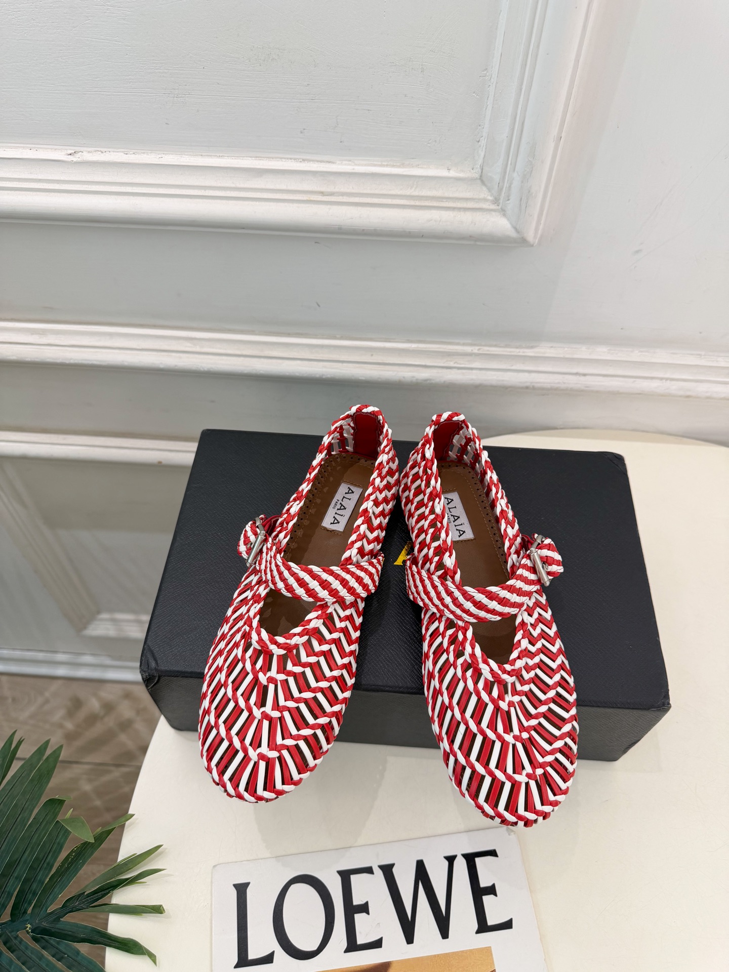 ALAÏA 阿莱亚26𝐬𝐬   2026秋冬新品 秀场同款 ALAÏA镂空编织平底芭蕾舞鞋 ————————— Alaï