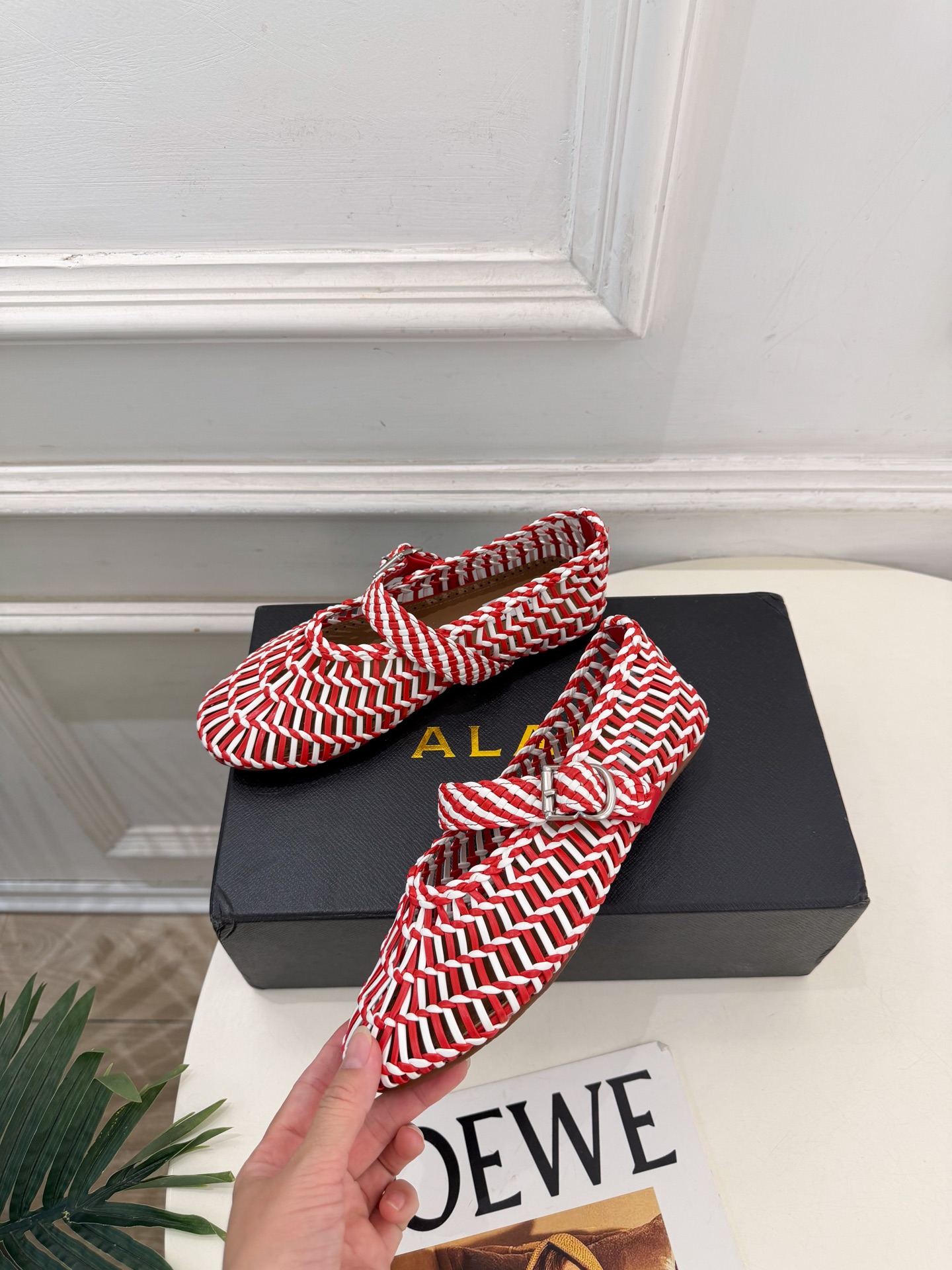 ALAÏA 阿莱亚26𝐬𝐬 2026秋冬新品 秀场同款 ALAÏA镂空编织平底芭蕾舞鞋 ————————— Alaï ALAÏA 阿莱亚26𝐬𝐬 2026秋冬新品 秀场同款 ALAÏA镂空编织平底芭蕾舞鞋 ————————— Alaï