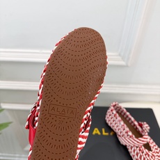 ALAÏA 阿莱亚26𝐬𝐬 2026秋冬新品 秀场同款 ALAÏA镂空编织平底芭蕾舞鞋 ————————— Alaï ALAÏA 阿莱亚26𝐬𝐬 2026秋冬新品 秀场同款 ALAÏA镂空编织平底芭蕾舞鞋 ————————— Alaï