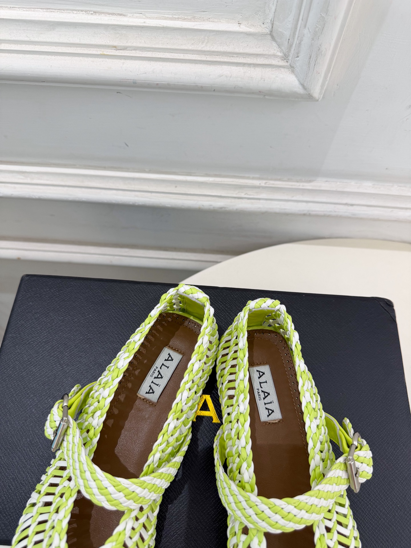 ALAÏA 阿莱亚26𝐬𝐬 2026秋冬新品 秀场同款 ALAÏA镂空编织平底芭蕾舞鞋 ————————— Alaï ALAÏA 阿莱亚26𝐬𝐬 2026秋冬新品 秀场同款 ALAÏA镂空编织平底芭蕾舞鞋 ————————— Alaï