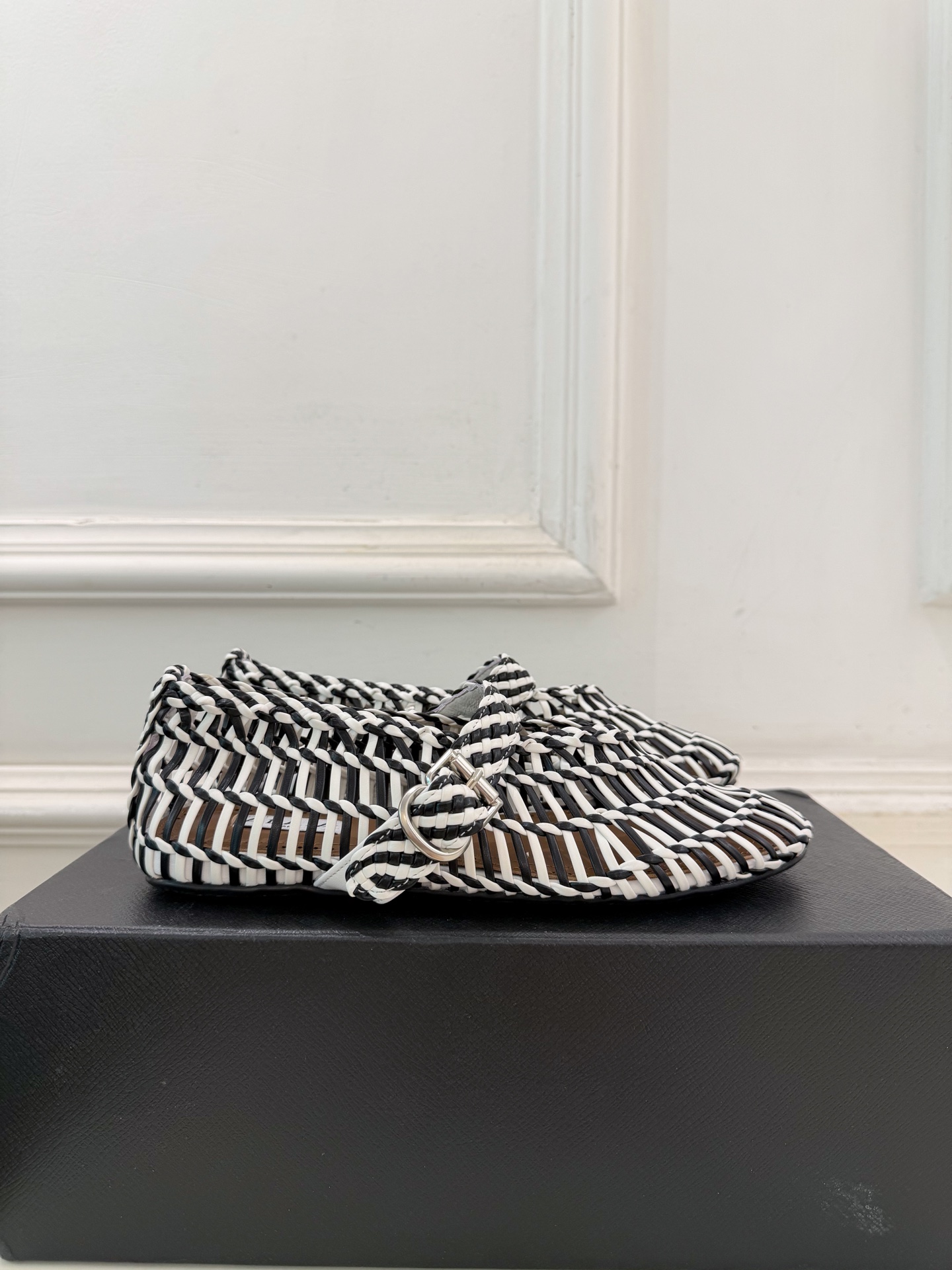 ALAÏA 阿莱亚26𝐬𝐬   2026秋冬新品 秀场同款 ALAÏA镂空编织平底芭蕾舞鞋 ————————— Alaï