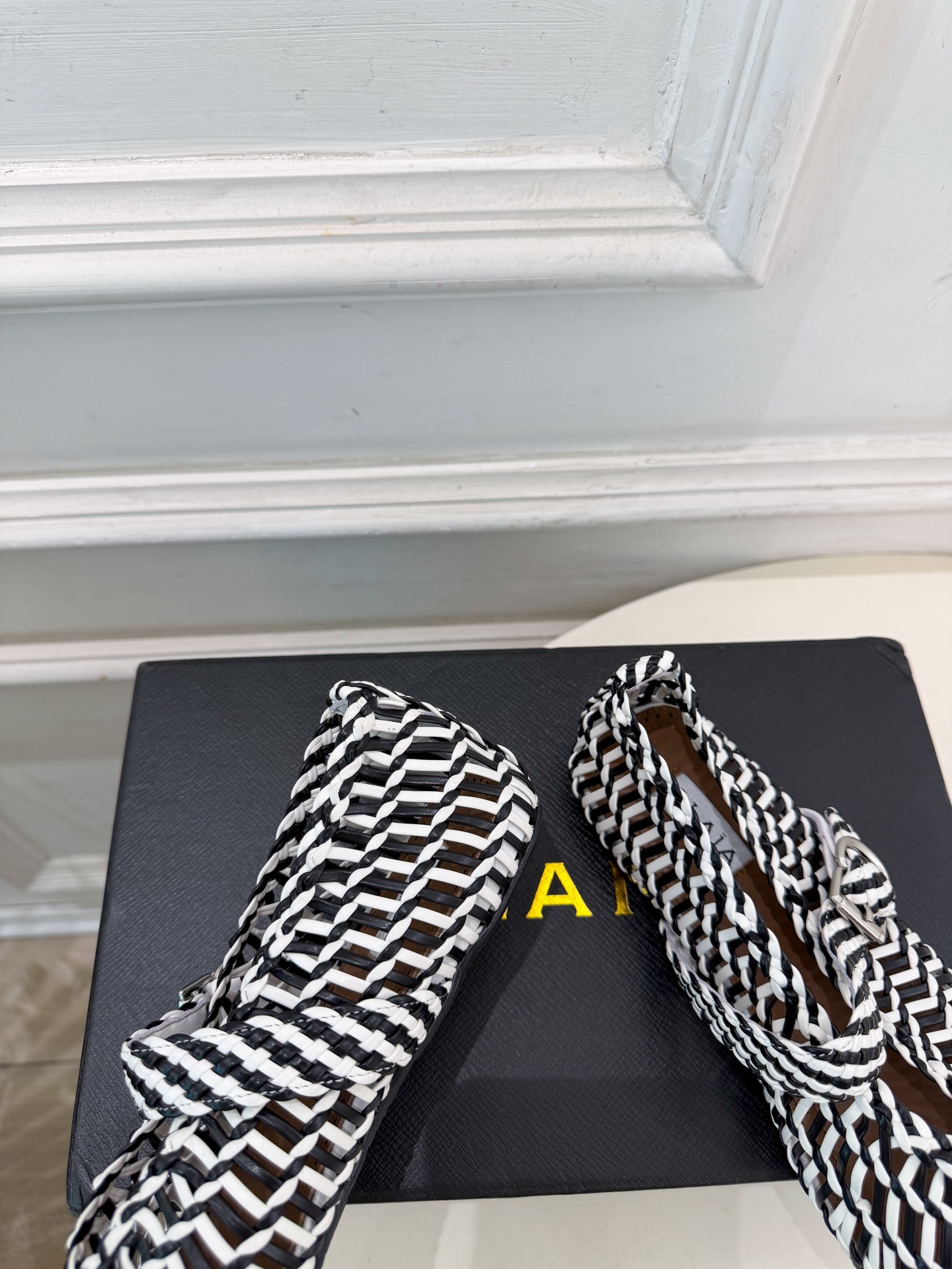 ALAÏA 阿莱亚26𝐬𝐬   2026秋冬新品 秀场同款 ALAÏA镂空编织平底芭蕾舞鞋 ————————— Alaï