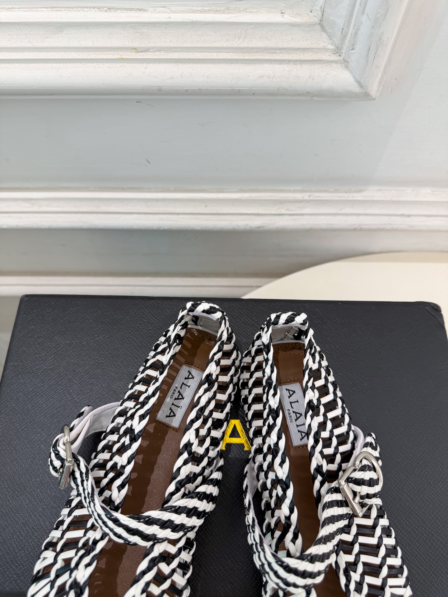 ALAÏA 阿莱亚26𝐬𝐬   2026秋冬新品 秀场同款 ALAÏA镂空编织平底芭蕾舞鞋 ————————— Alaï