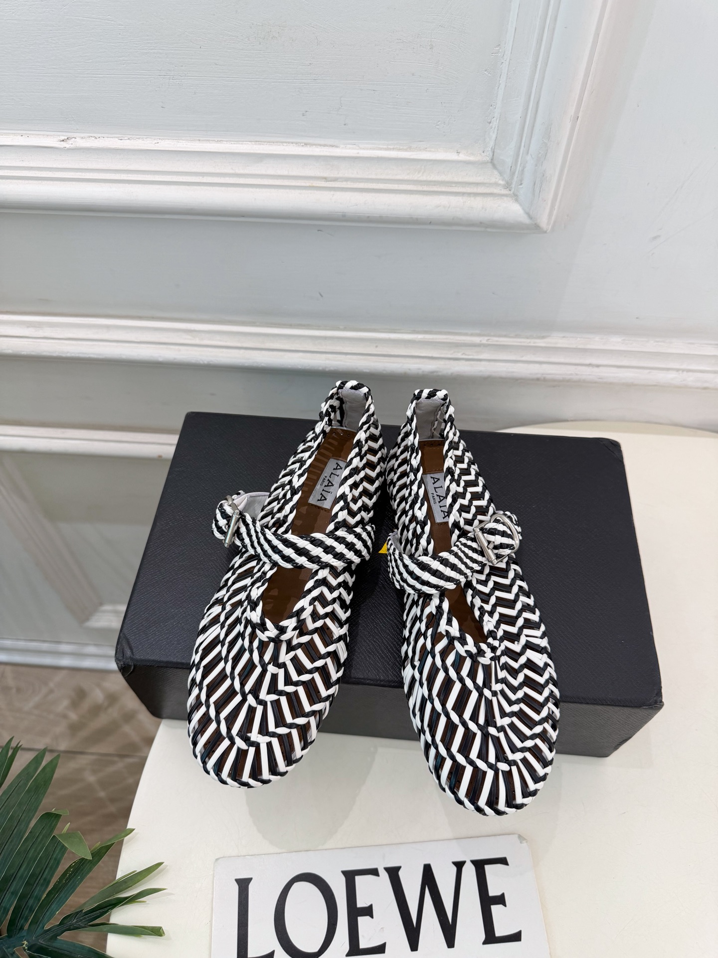 ALAÏA 阿莱亚26𝐬𝐬   2026秋冬新品 秀场同款 ALAÏA镂空编织平底芭蕾舞鞋 ————————— Alaï