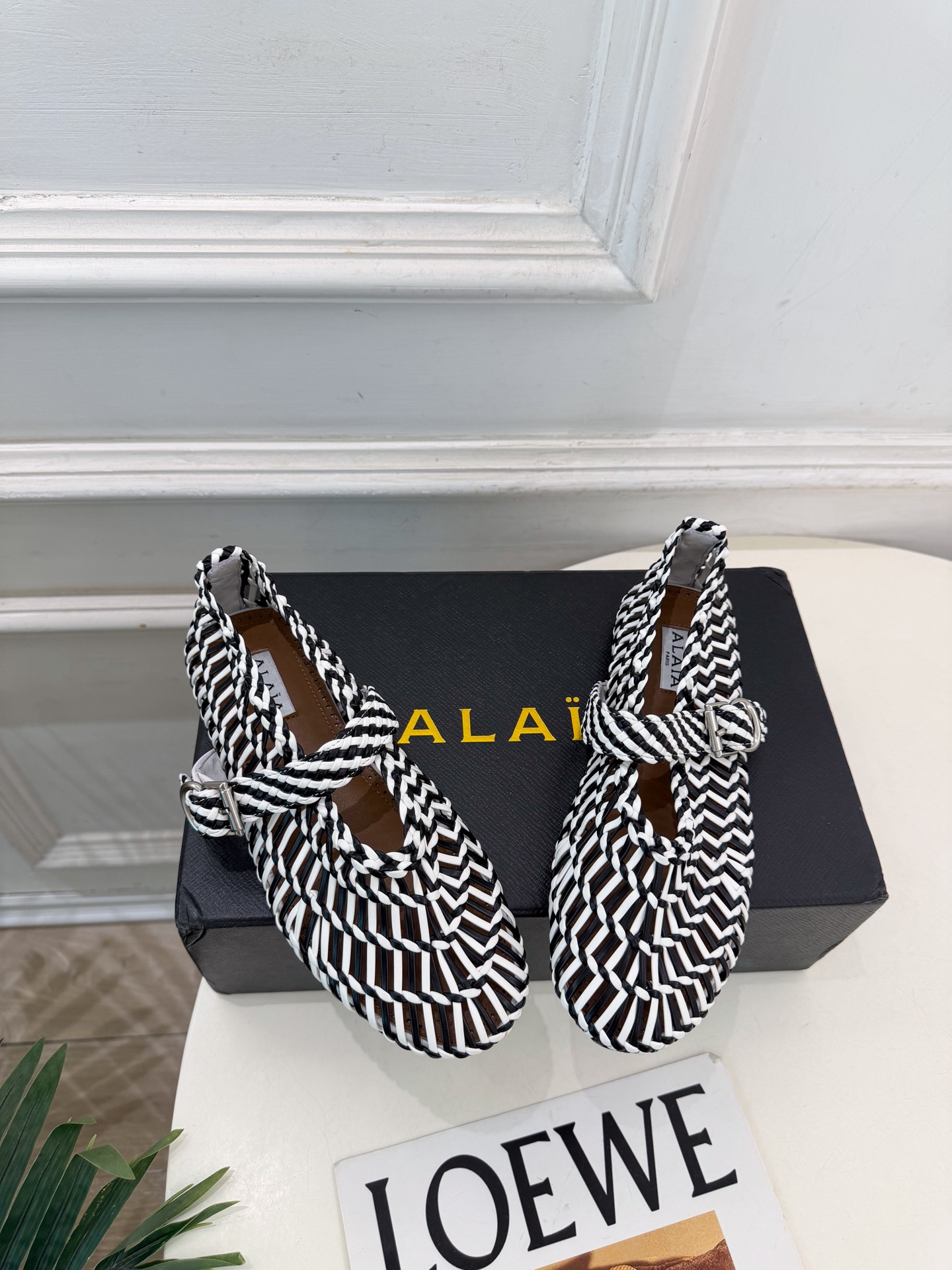ALAÏA 阿莱亚26𝐬𝐬   2026秋冬新品 秀场同款 ALAÏA镂空编织平底芭蕾舞鞋 ————————— Alaï